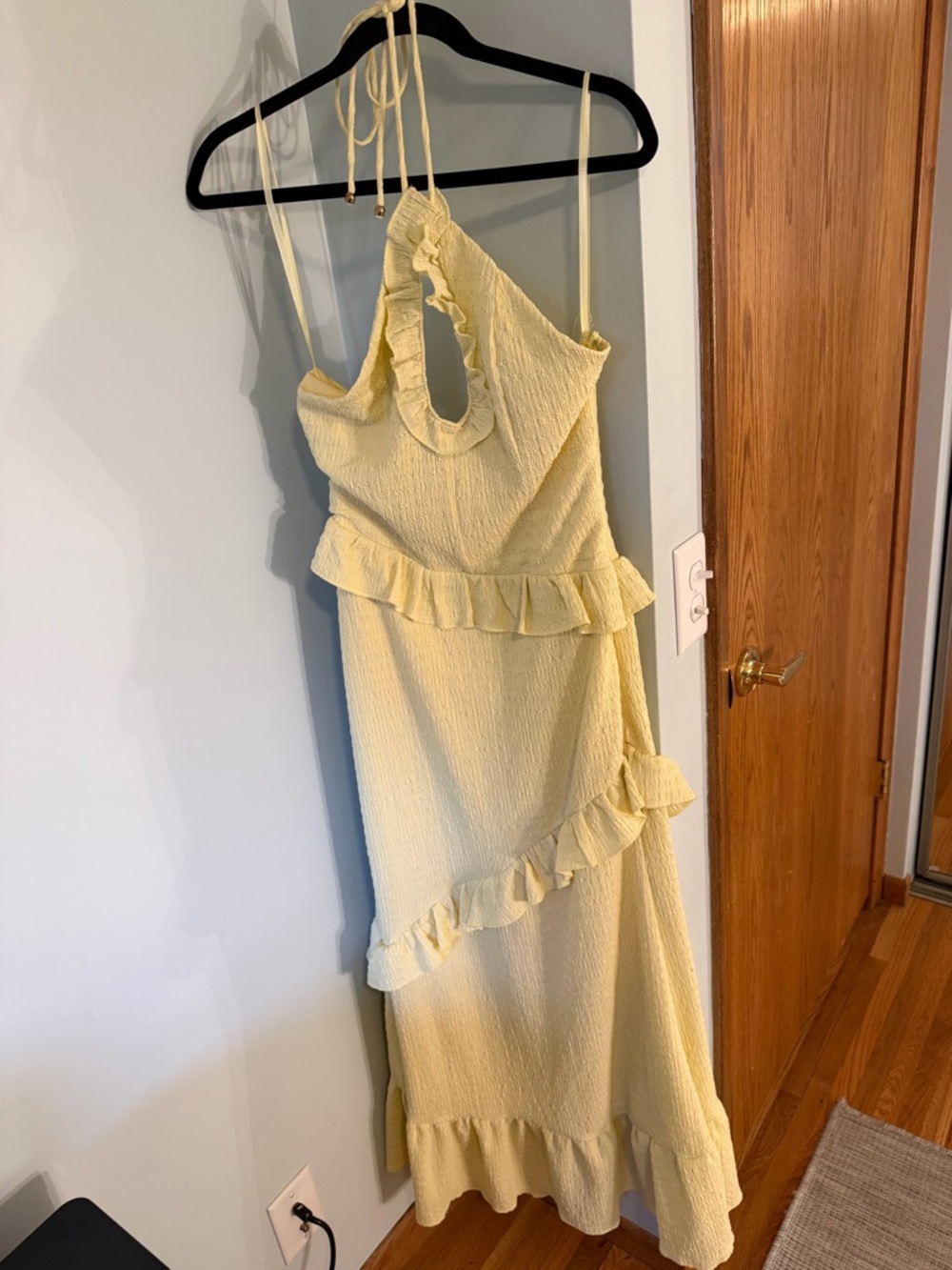 Selfie Leslie Pale Yellow Ruffle Halter Maxi Dress - Picture 4 of 6